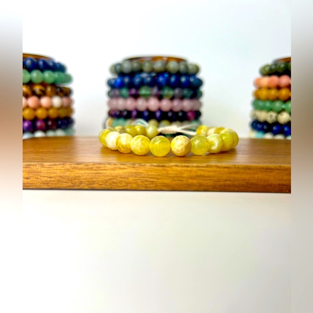Handmade healing gemstone bracelet. This Agate bracelet is adjustable.